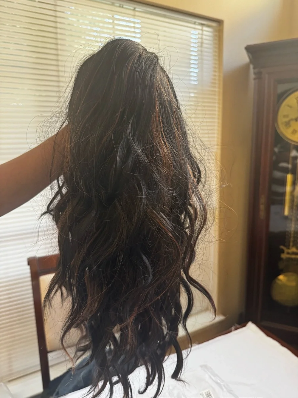 Wavy Layered Women's Hair with Subtle Brown Highlights - Black
